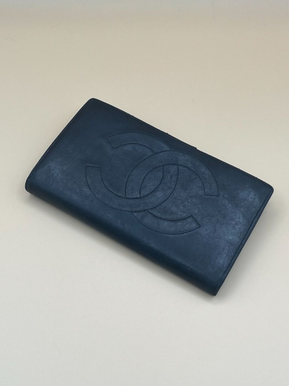 CHANEL Vintage Black Lambskin CC Logo Long Bifold Wallet Gold Kisslock w/ Card